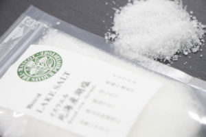 塩分純度の高いイスラエル死海の湖水で作られた湖塩「イスラエル死海産湖塩」