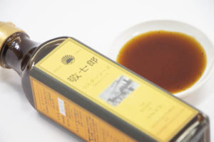 厳選された純粋な原料と伝統の技術により造られた一瓶「敬七郎　ウスターソース（明治レシピ）」