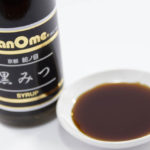 厳選した沖縄産の純黒糖のみを時間をかけてじっくりと煮込んだ手作りの黒みつ「蛇ノ目 黒みつシロップ」