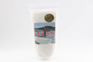 太陽の光と陶器の遠赤外線だけで自然結晶させ一年間熟成した塩「恵安の潮」