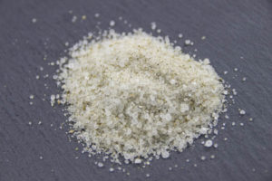 天然海水塩に北海道の天然昆布をプラスした塩「なまら塩」