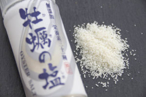 瀬戸内海産の生牡蠣エキスを抽出して濃縮・結晶させた塩「牡蠣の塩」