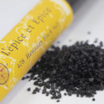 ハワイの自然海塩に溶岩を混ぜてつくる黒い塩「ハワイアン　ブラックソルト」