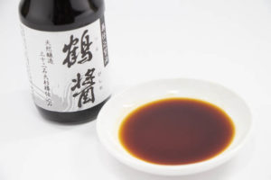 三十二石大杉樽で二度仕込みじっくり熟成させた醤油｢鶴醤（つるびしお）｣