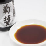 丹波の黒豆で仕込み杉樽でじっくり熟成して出来た醤油「菊醤(きくびしお)」