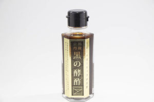 フルーツガーリックをさらに発酵させてつくった黒にんにくのお酢「京都丹後　黒の酵酢」