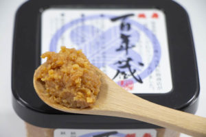 「秋田」にこだわった無添加生みそ「秋田みそ　百年蔵」