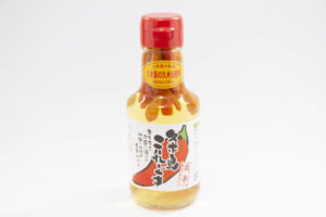 島唐辛子を泡盛「久米島の久米仙」に漬け込んでつくる「久米島こーれーぐーす」