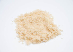 沖縄県製塩業発祥の地でつくるミネラル豊富な赤い塩「屋我地島の塩」